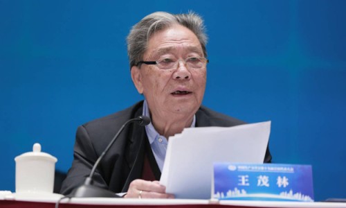 身体出虚汗嘴还苦是什么原因引起的-嘴无味 出汗 脚酸痛-专业嘴巴很苦混身没力出虚汗平台-脚出汗嘴唇干如何调理